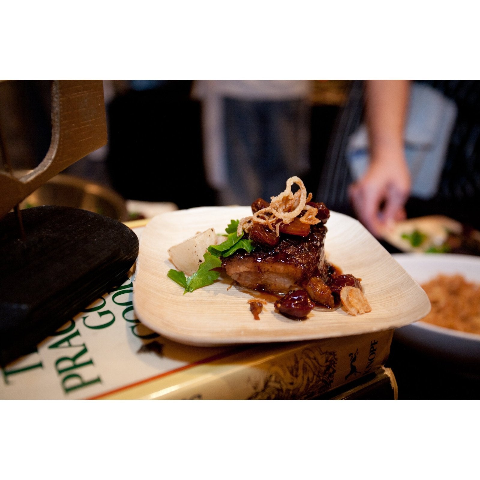 Elevate Your Wedding Dining Experience with the Best Disposable