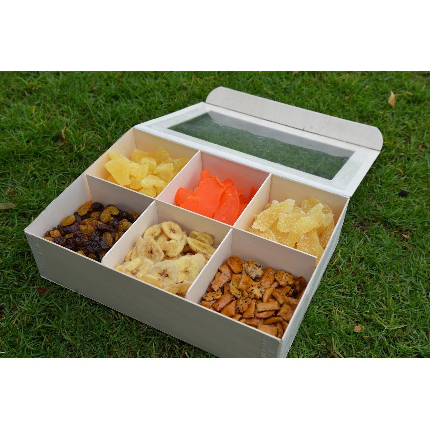 https://www.verterra.com/cdn/shop/products/8x11_inch_Bento_Balsa_Wood_Disposable_Box_with_window_and_attached_Lid.jpg_2_2048x.JPG?v=1702296430